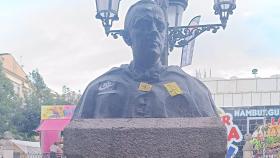 Vandalizan el busto de Manuel Fraga en Vilalba (Lugo)