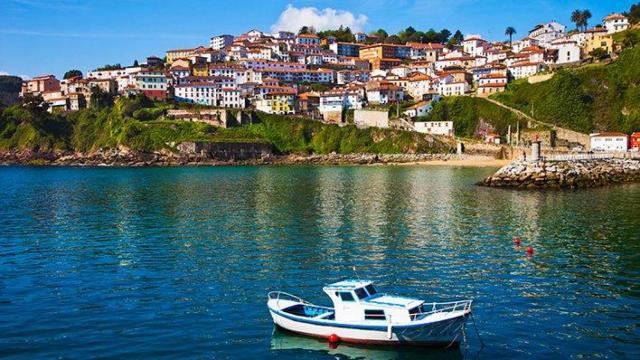 Pueblo costero de Asturias.