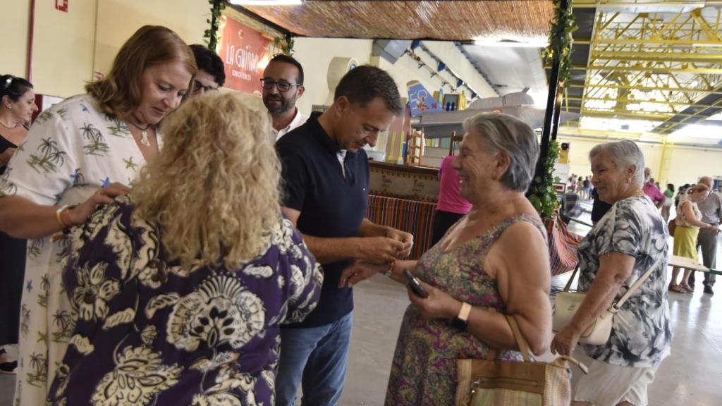 Otro momento de la visita del alcalde.