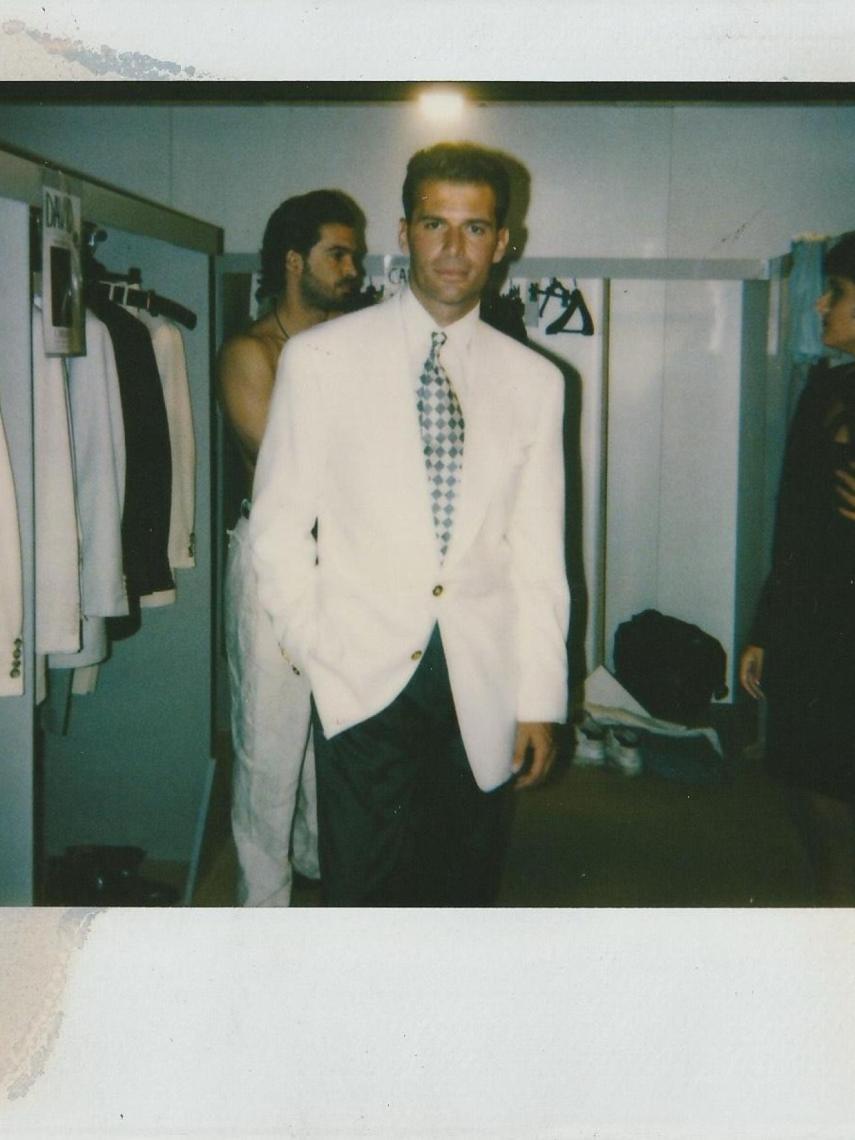 Polaroids de backstage del desfile colección primavera-verano 1993.