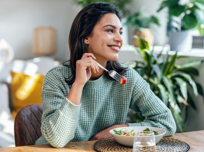 Es importante mantener una alimentación saludable y rica en frutas y verduras.