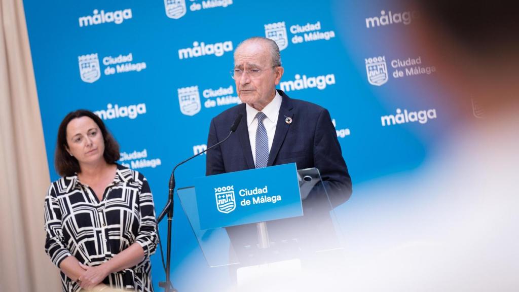 Francisco de la Torre y Mariana Pineda en la rueda de prensa.