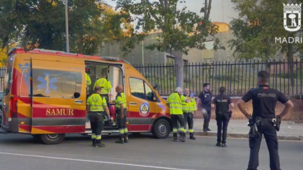 La Policía y el Samur en San Blas.