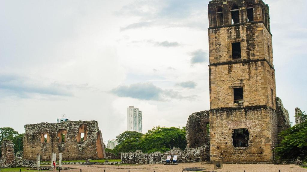 Restos de la vieja catedral de Panamá.