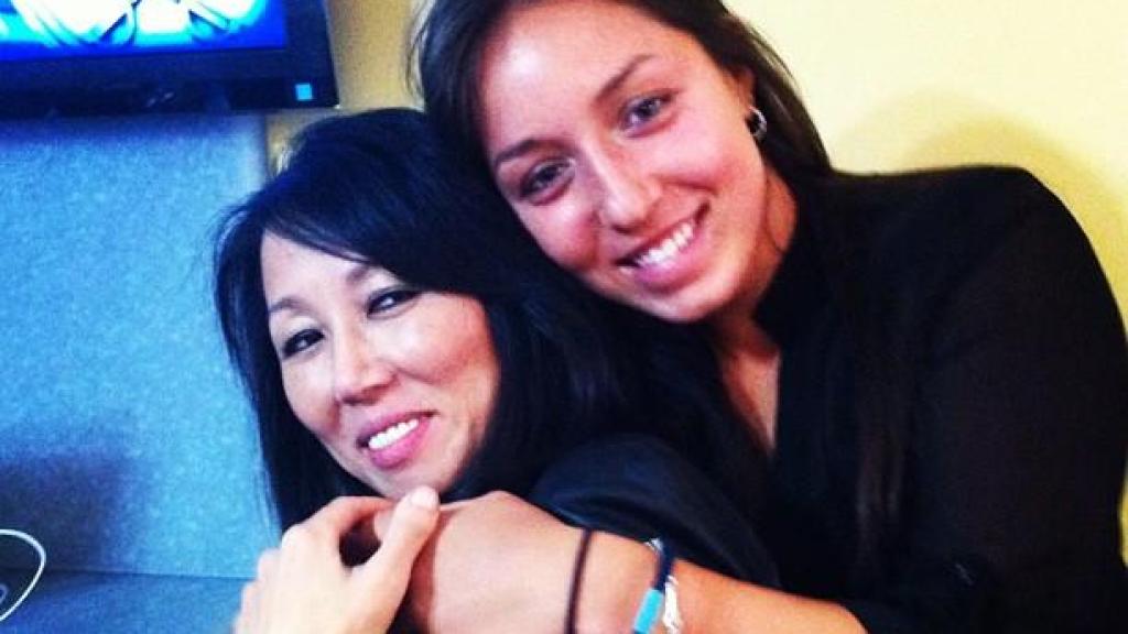 Jessica Pegula, junto a su madre