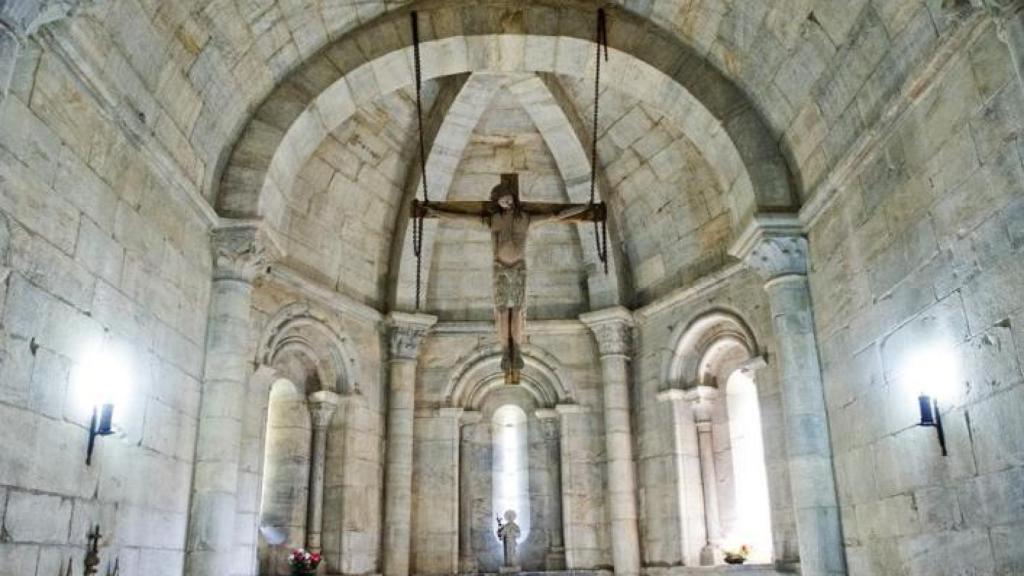 Interior de la iglesia de San Pedro Fiz