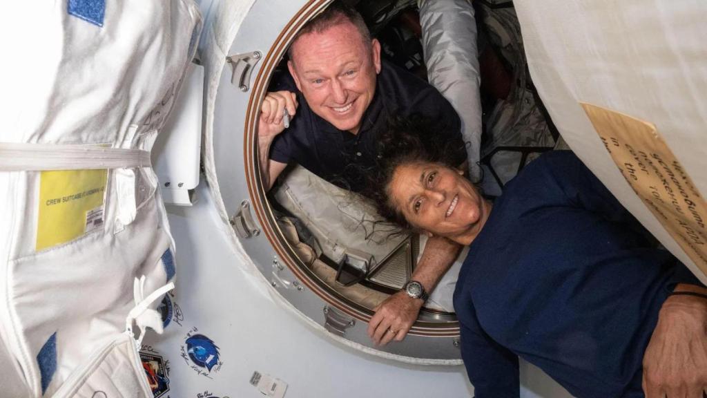 Los astronautas Butch y Suni durante su misión de prueba de la Starliner en la ISS.