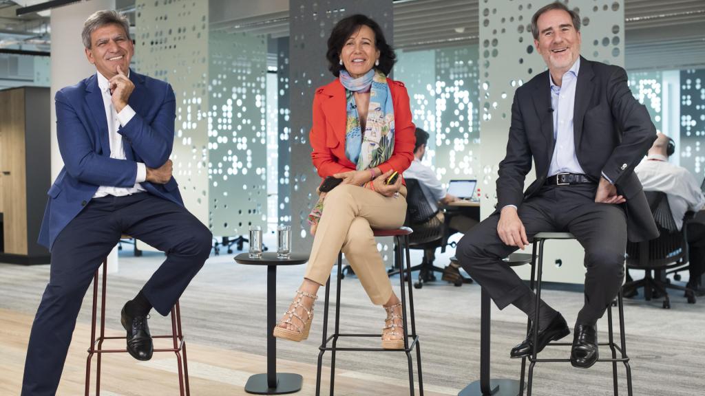 José Antonio Álvarez, Ana Botín y Héctor Grisi.