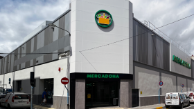 La fachada del Mercadona del barrio de Carolinas en Alicante.