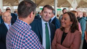 La consejera de Agricultura, María González Corral, en la inauguración de Salamaq junto al presidente de la Junta, Alfonso Fernández Mañueco