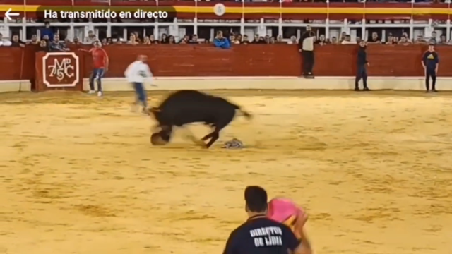 Un herido grave con tres cornadas en una capea de Medina del Campo