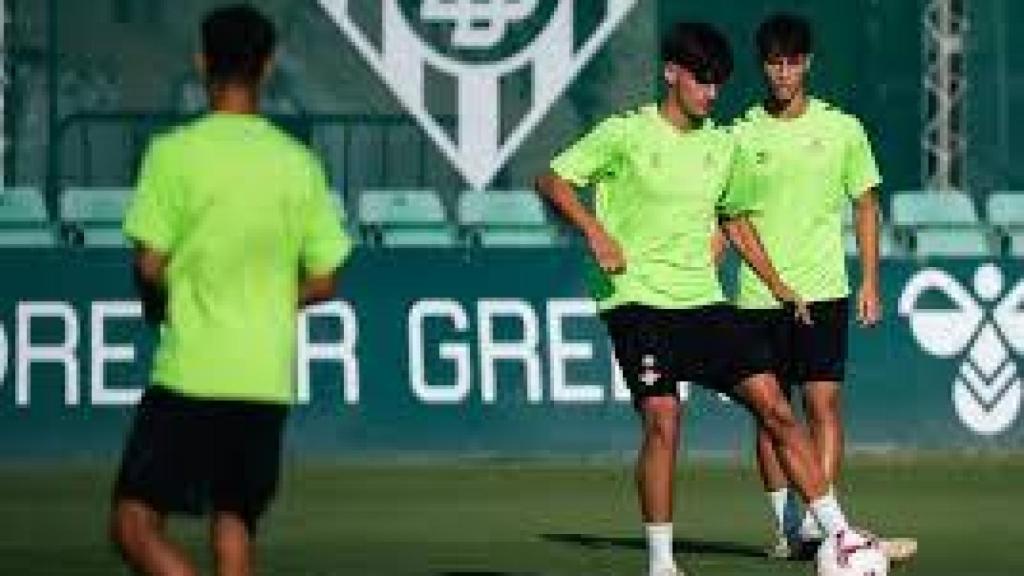 José Antonio Morante Antúnez, durante el entrenamiento con el primer equipo del Betis.