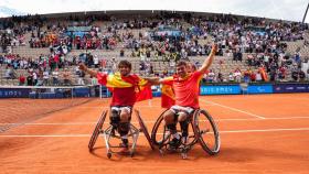 De la Puente y Caverzaschi celebran la medalla de bronce en los Juegos.