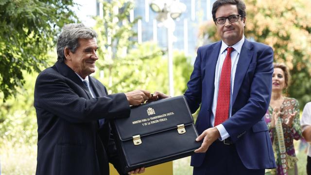 Óscar López recibe a manos de Escrivá su cartera como ministro: la IA, entre sus principales retos