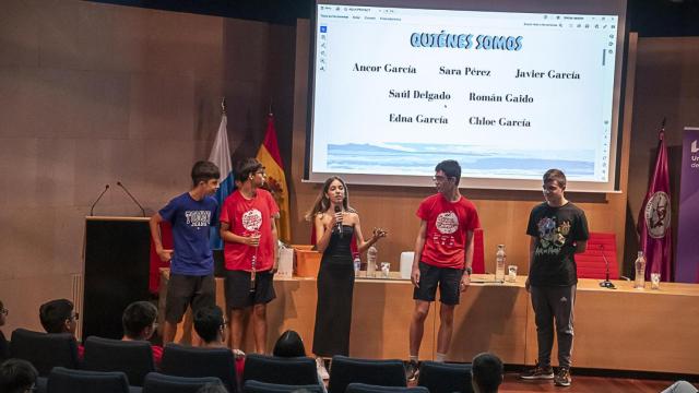 Los jóvenes autores del proyecto en Canarias.