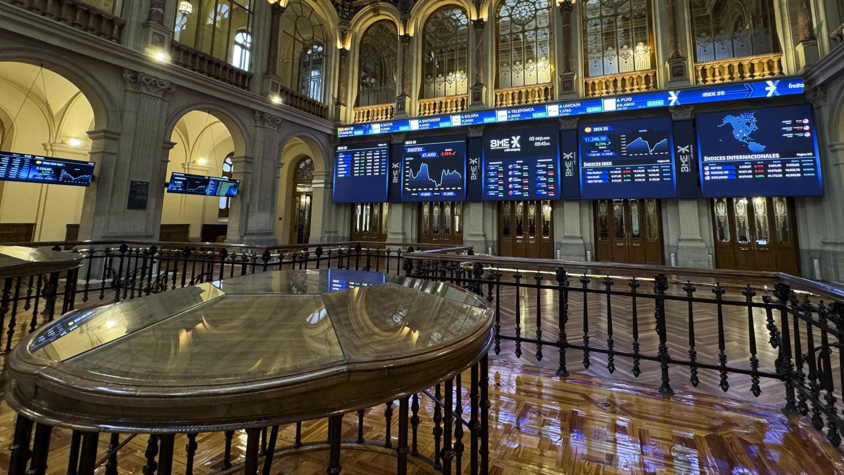 Interior del Palacio de la Bolsa de Madrid.