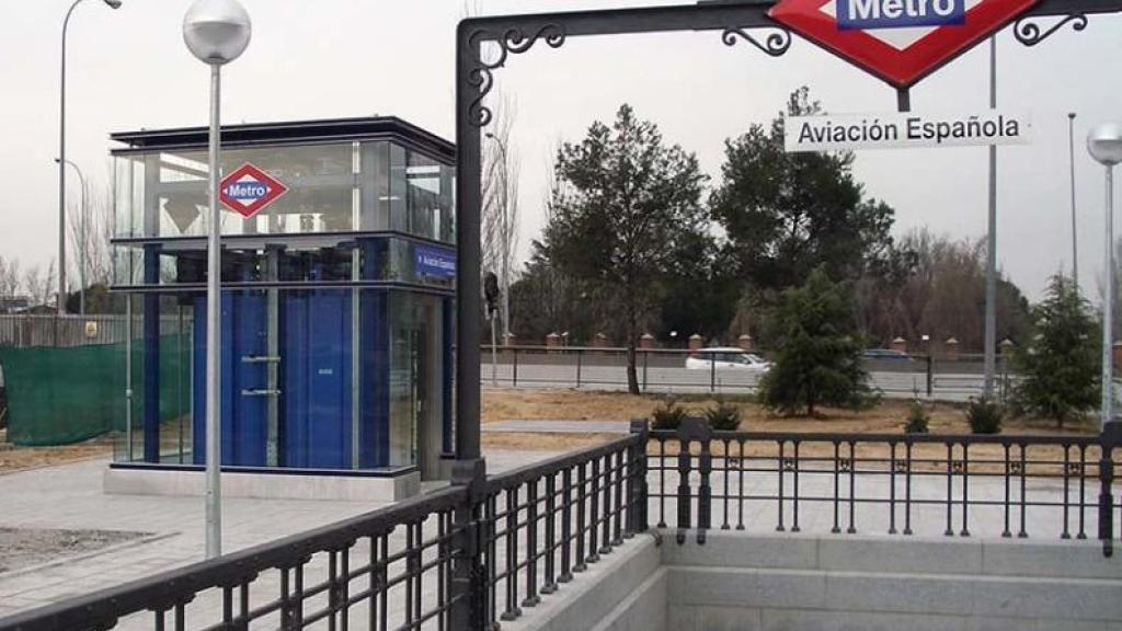 La entrada del metro de Aviación Española.