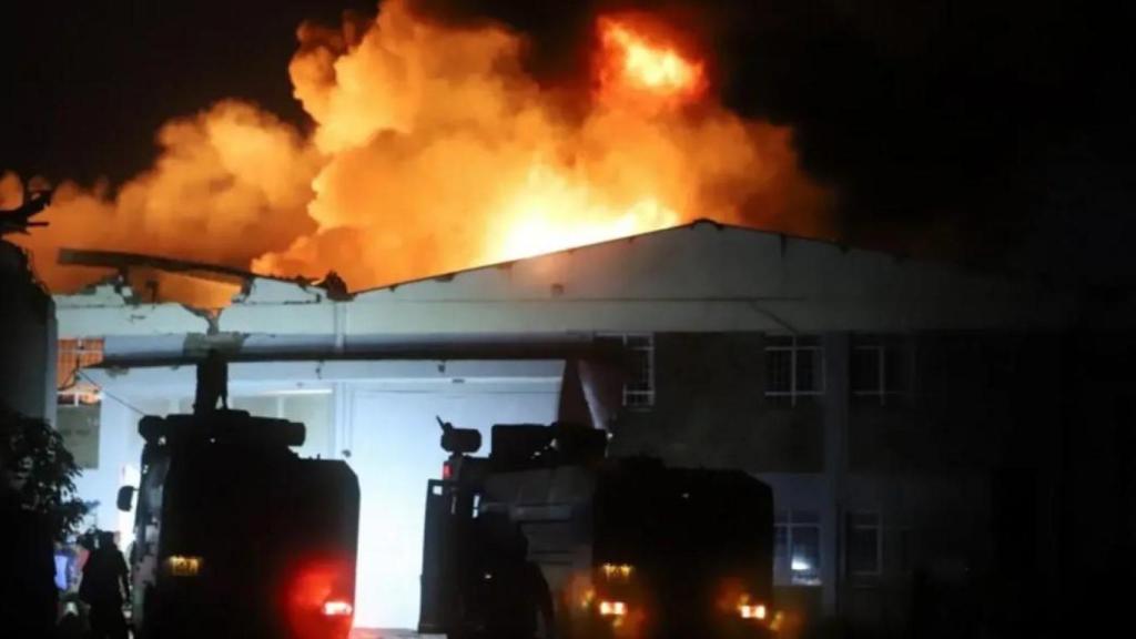 Imagen del colegio incendiado en Kenia.