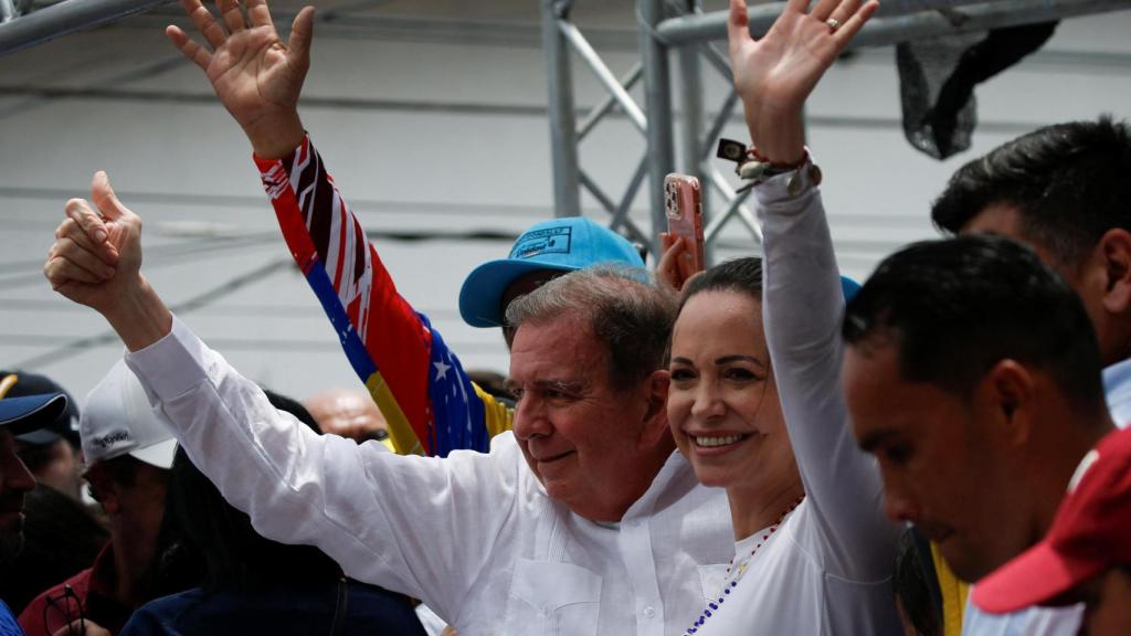 El candidato por la oposición de Venezuela, Edmundo González, junto con la activista Corina Machado.