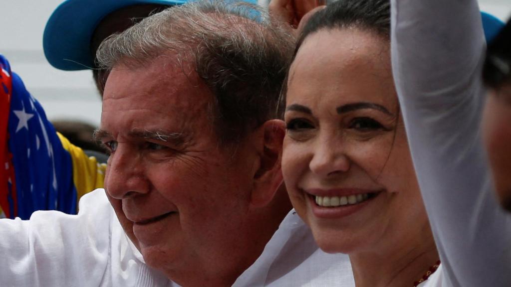 El candidato por la oposición de Venezuela, Edmundo González, junto con la activista Corina Machado.