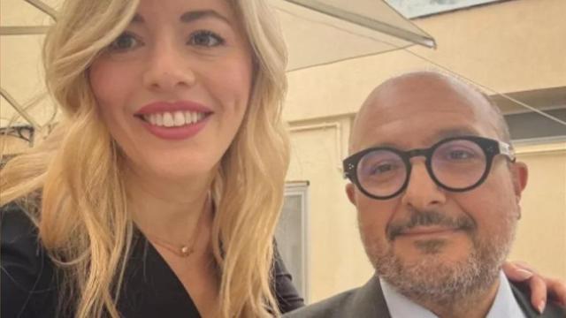 El ministro italiano de Cultura, Gennaro Sangiuliano, junto a la influencer Maria Rosaria Boccia.