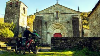 La única iglesia de mármol de España está en el corazón de Galicia: Un viaje singular al Medievo