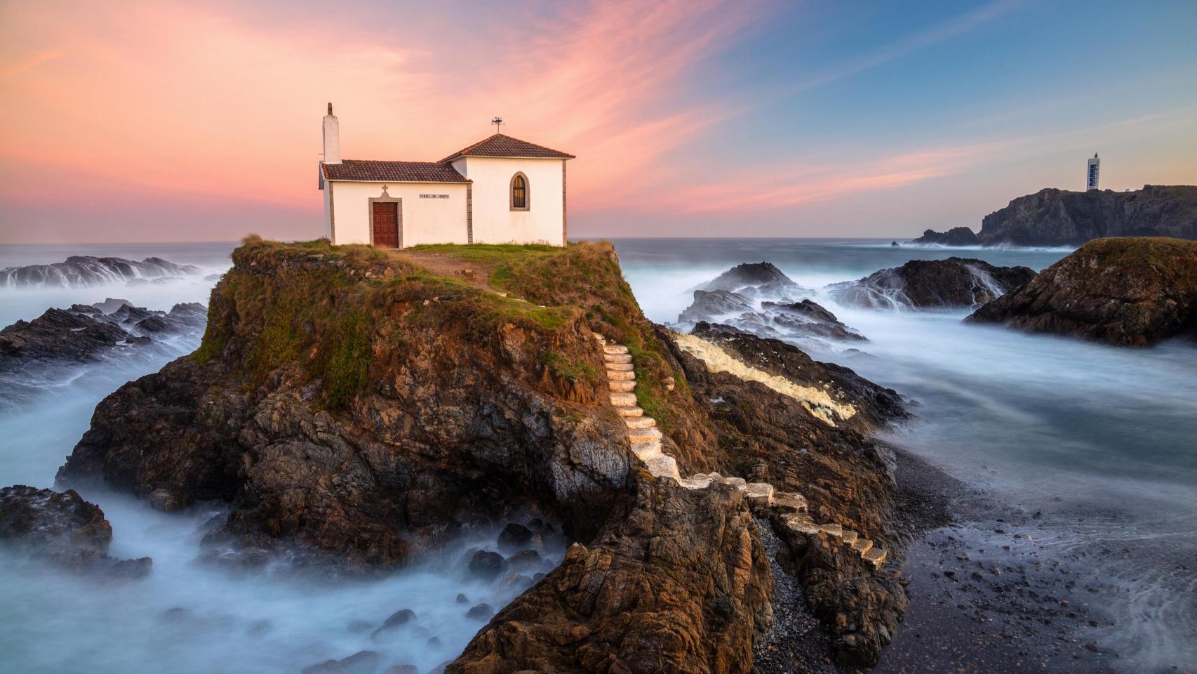 Emita da Virxe do Porto en la costa de Meirás