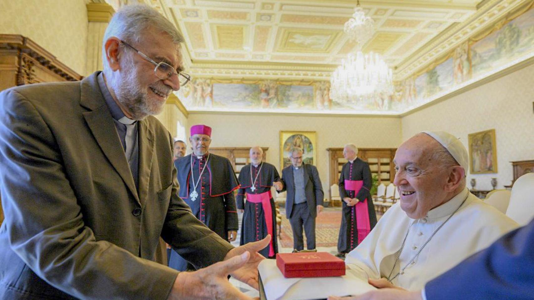 Juan González Núñez con el papa Francisco, durante la visita 'ad limina' de los obispos de Etiopía.