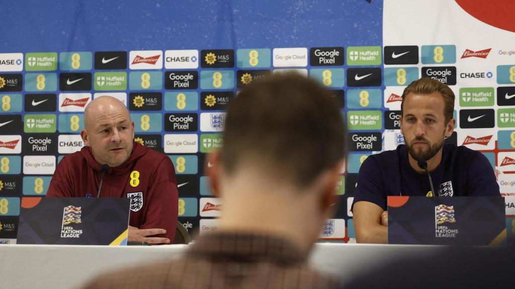 Lee Carsley y Harry Kane, en rueda de prensa