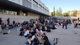 Cientos de personas se concentran a las puertas de la sala Multiusos del Auditorio para defender ‘La Noche Insomne’