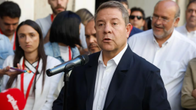 El presidente de Castilla-La Mancha, Emiliano García-Page, a su llegada al Comité Federal de su partido este sábado en Madrid. (EFE/Juanjo Martín)