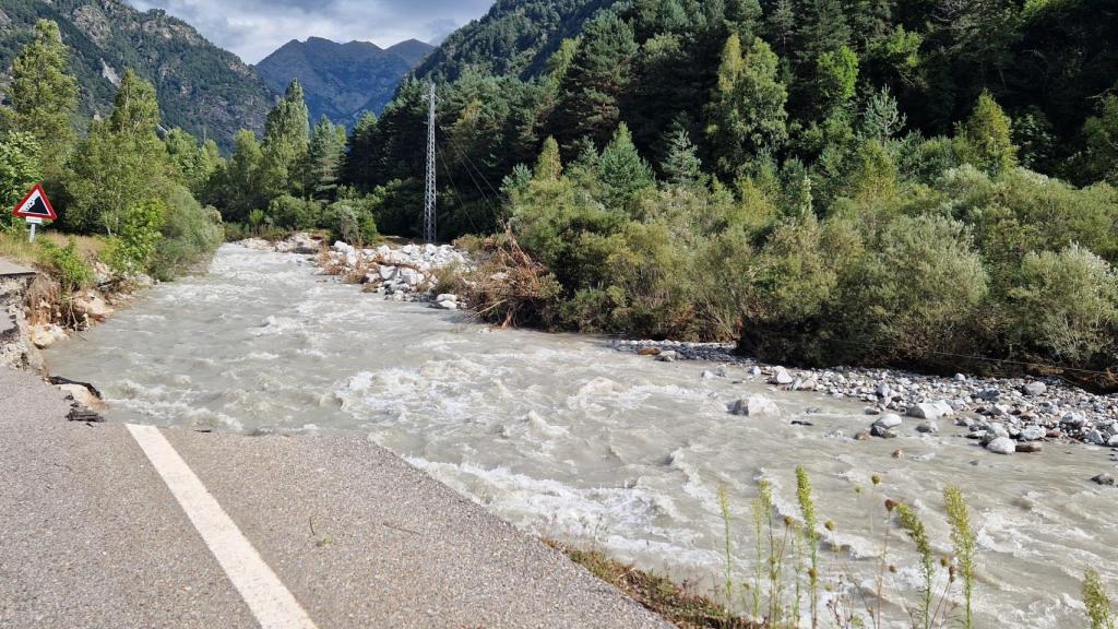 Así se encuentra la carretera tras las lluvias de este sábado.