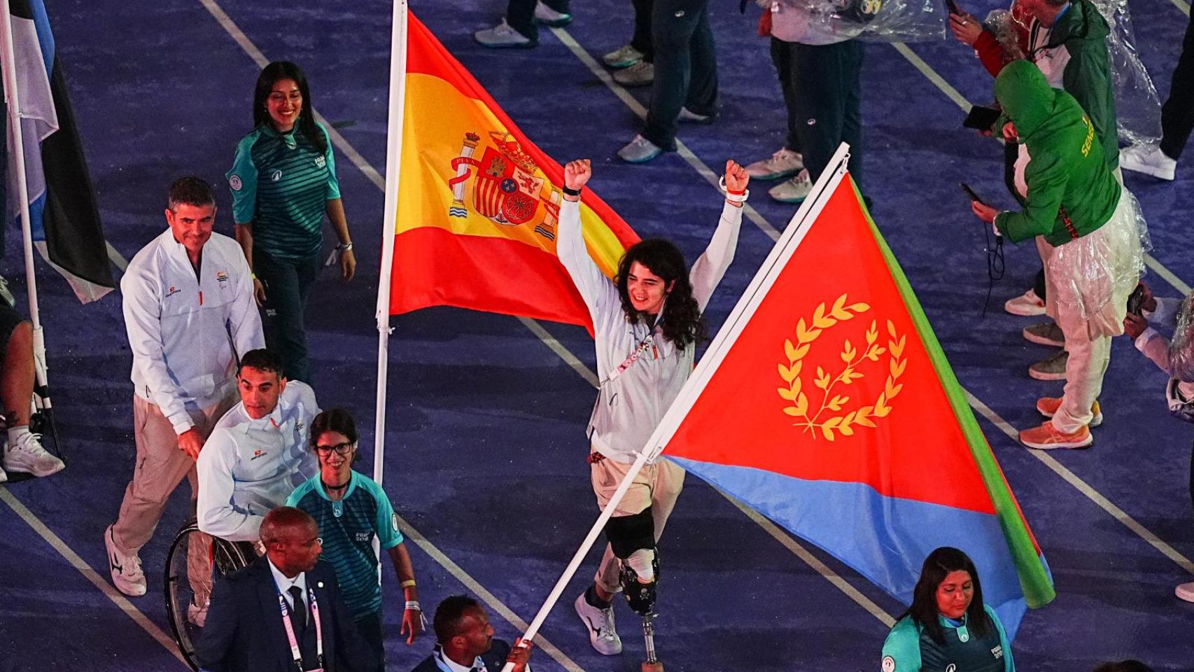 Judith Rodríguez, abanderada de España en la ceremonia de clausura de los Juegos Paralímpicos.