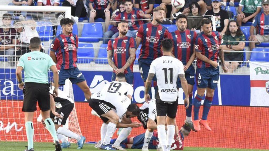 El Huesca sucumbe ante el Burgos y cosecha su primera derrota del curso