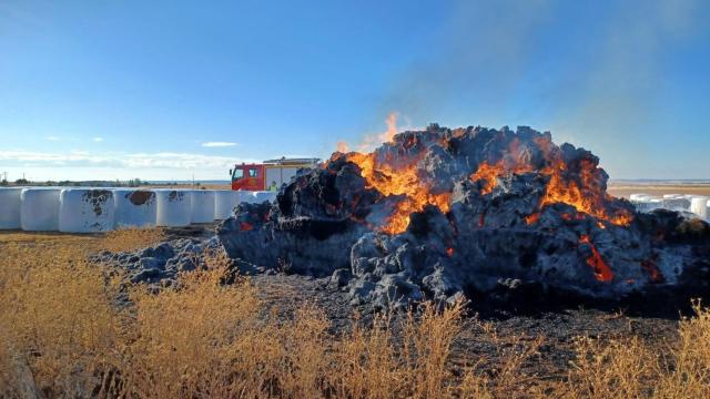 Incendio de alpacas entre Morales de Campos y Cabreros del Monte