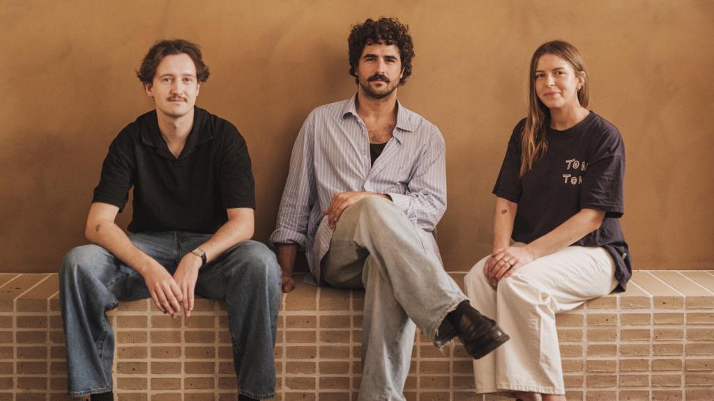 Arnaud, Bosco y Alice, al frente de TonTon.