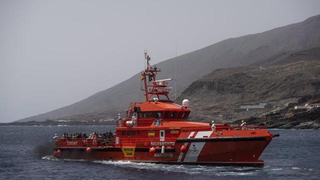 Salvamento Marítimo durante una intervención de rescate en una imagen de archivo.