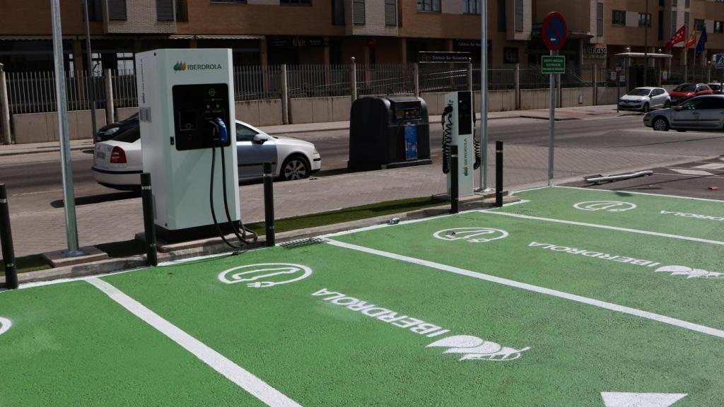 Estación de recarga de coche eléctrico de Iberdrola.