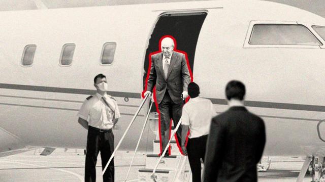 El rey Juan Carlos descendiendo de un jet privado en un fotomontaje de El Español.