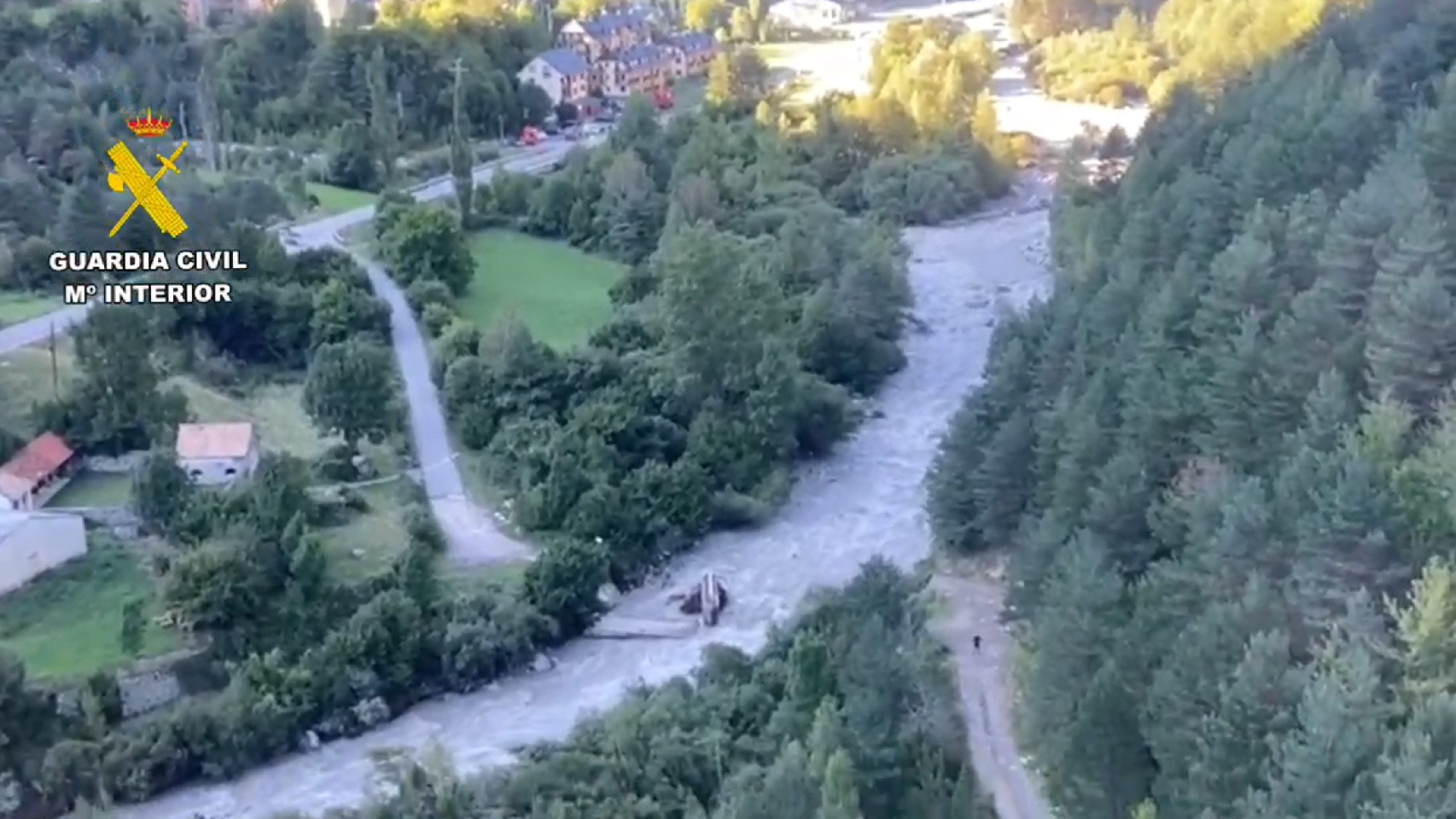 La Guardia Civil rescata a tres senderistas atrapados por las subidas de los ríos en el Pirineo aragonés