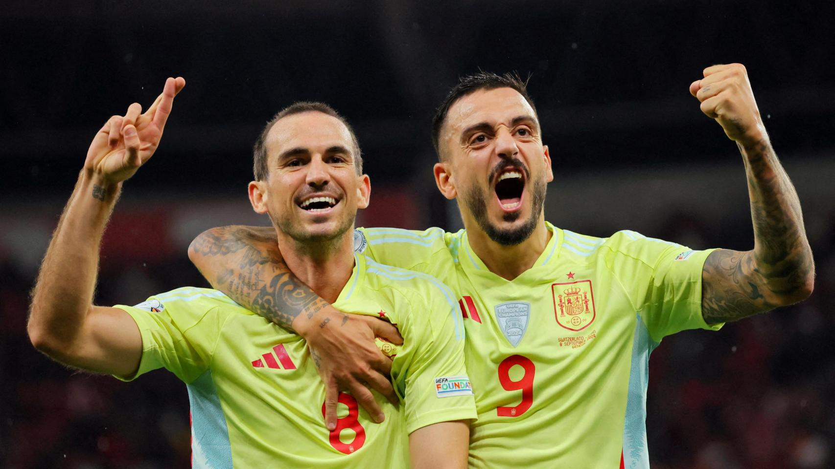 Joselu y Fabián Ruiz celebran un gol de España ante Suiza.