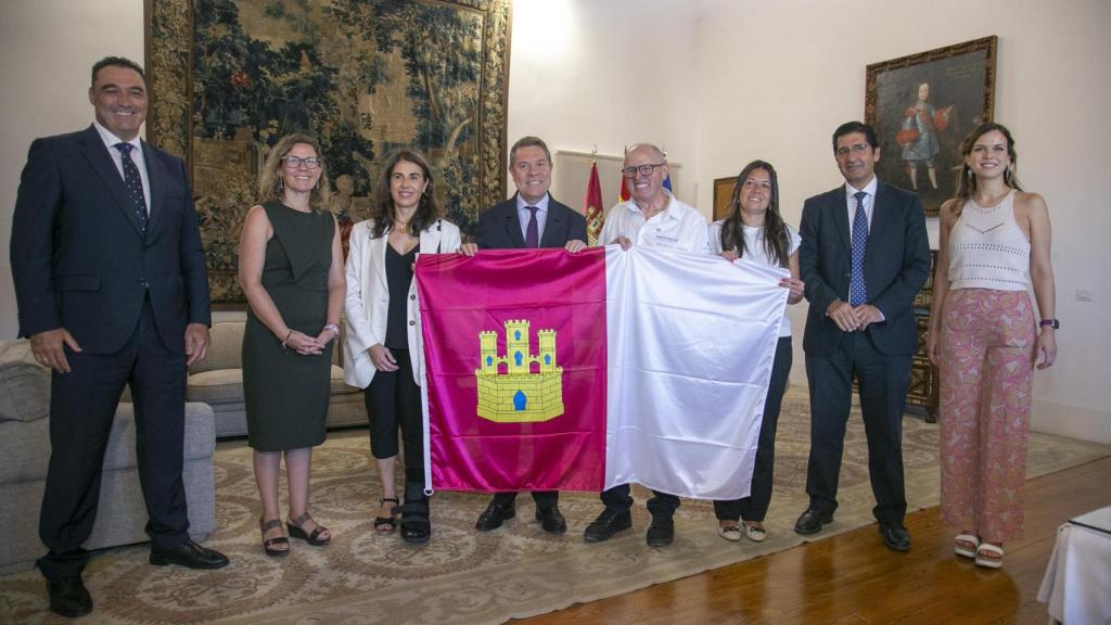 Recibimiento de Page a Pepe García. Foto: JCCM.