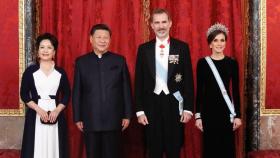 Los Reyes ofrecen una cena a Xi Jinping y su esposa en el Palacio Real de Madrid, en 2018.