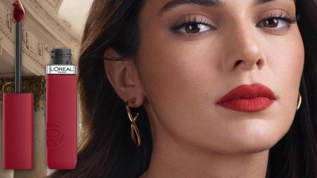 El labial de moda para este otoño: es de L'Oréal, mate y aguanta en tus labios hasta 16 horas