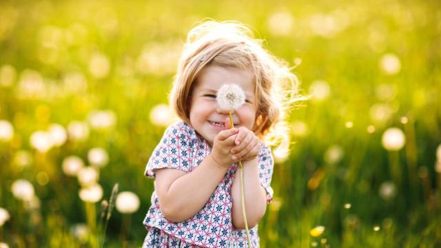 Niña en la naturaleza.