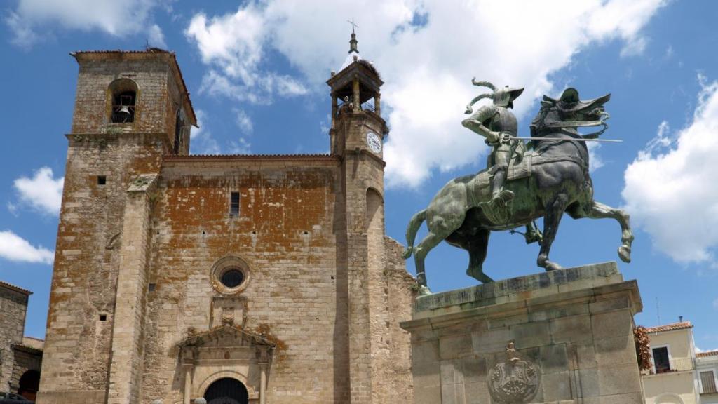 Estatua ecuestre del conquistador Francisco Pizarro en Trujillo.