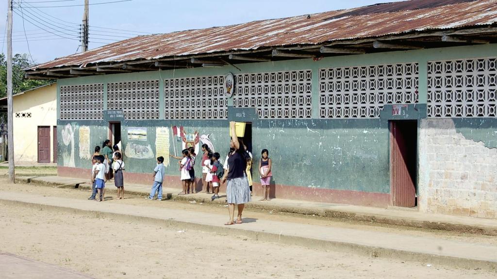 Los niños en la escuela Huacaraico, Perú.