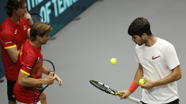 Alcaraz con Ferrer y Ferrero en un entrenamiento de la Copa Davis