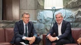 El presidente de Canarias, Fernando Clavijo, reunido con el líder de la oposición y presidente del PP, Alberto Núñez Feijóo.