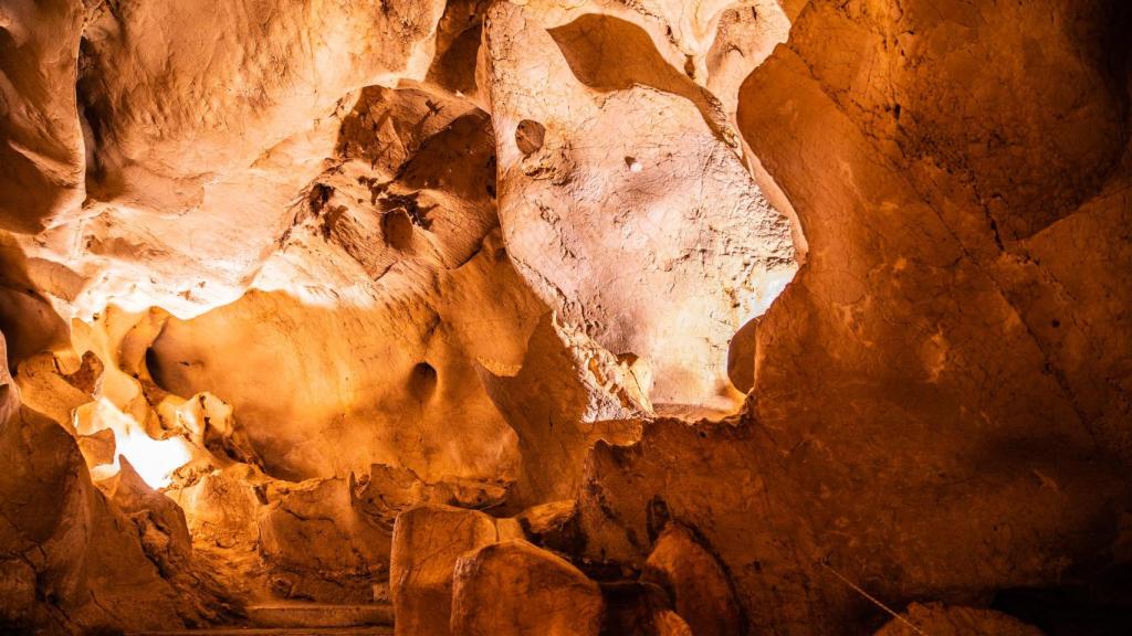 Galería de la Cueva del Tesoro, en Rincón de la Victoria.